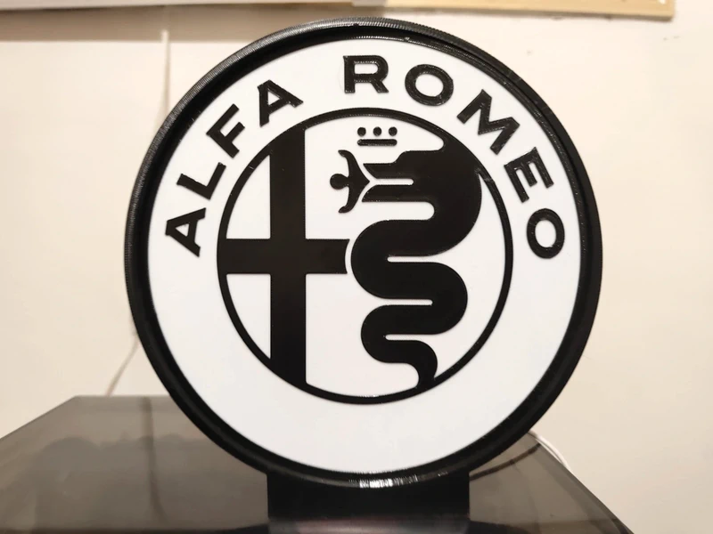 Alfa Romeo preto e branco V2 — imagem 5